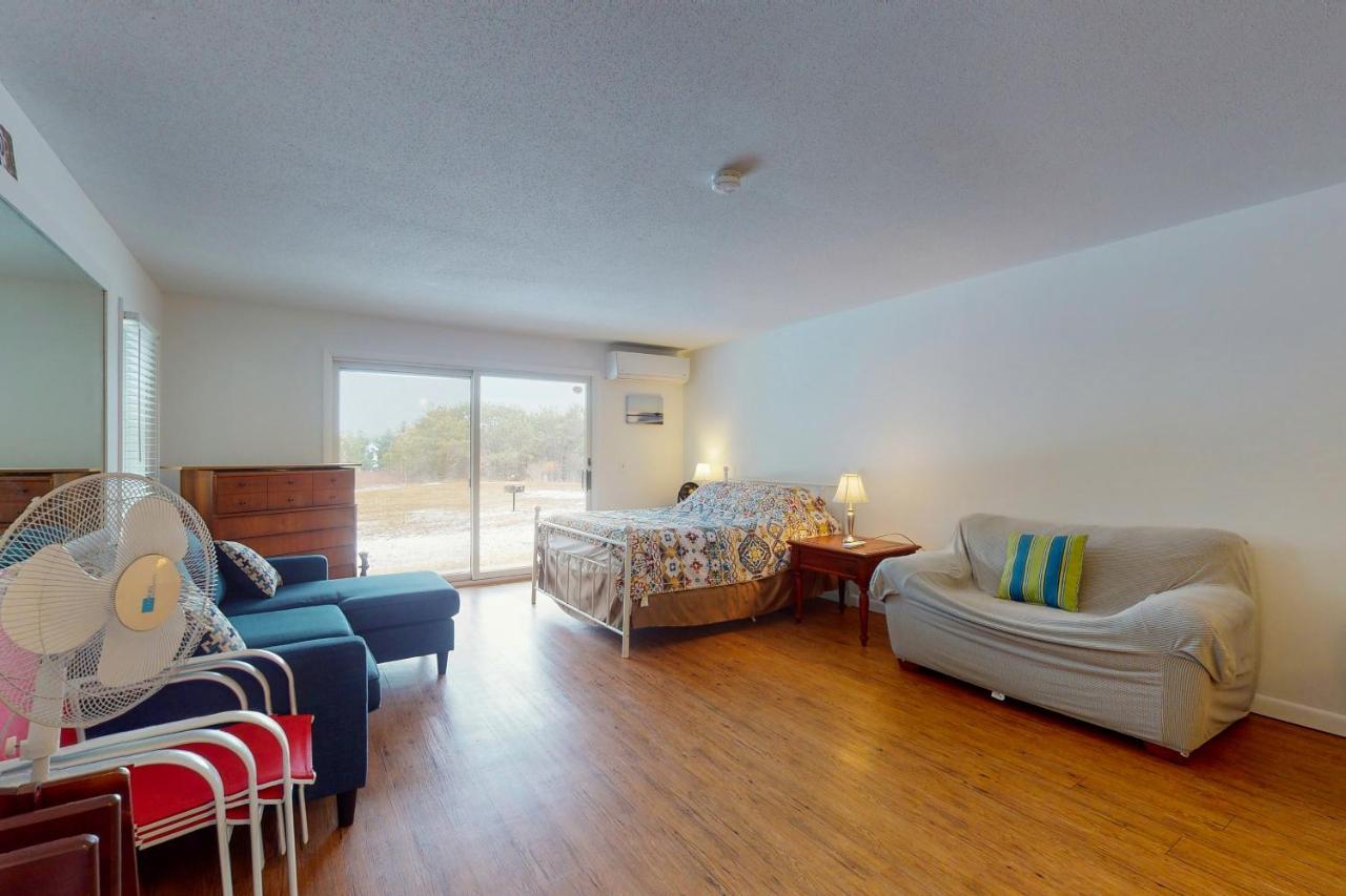 Large Studio With Patio And Pool North Truro Dış mekan fotoğraf